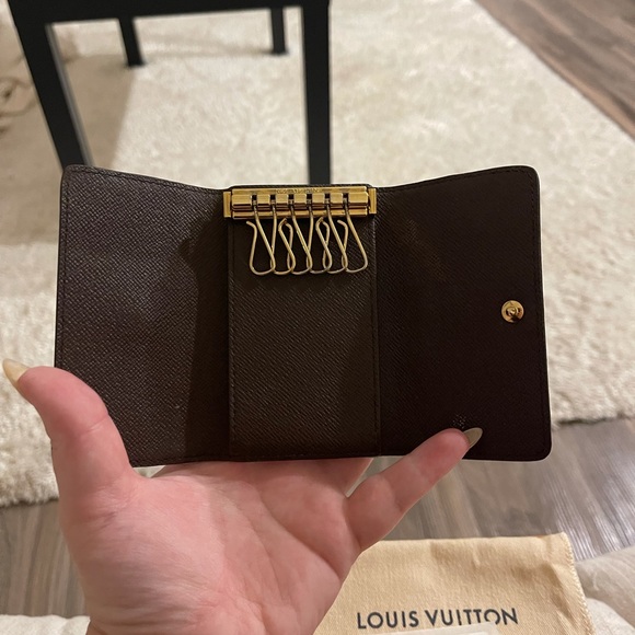 Louis Vuitton 6 Ring Keyholder in Damier Ebene - Picture 8 of 8